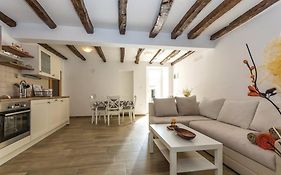 Apartment Nena- Apartman Sa Posebnim Ulazom U Prizemlju, Terasom I Zelenom Okucnicom
